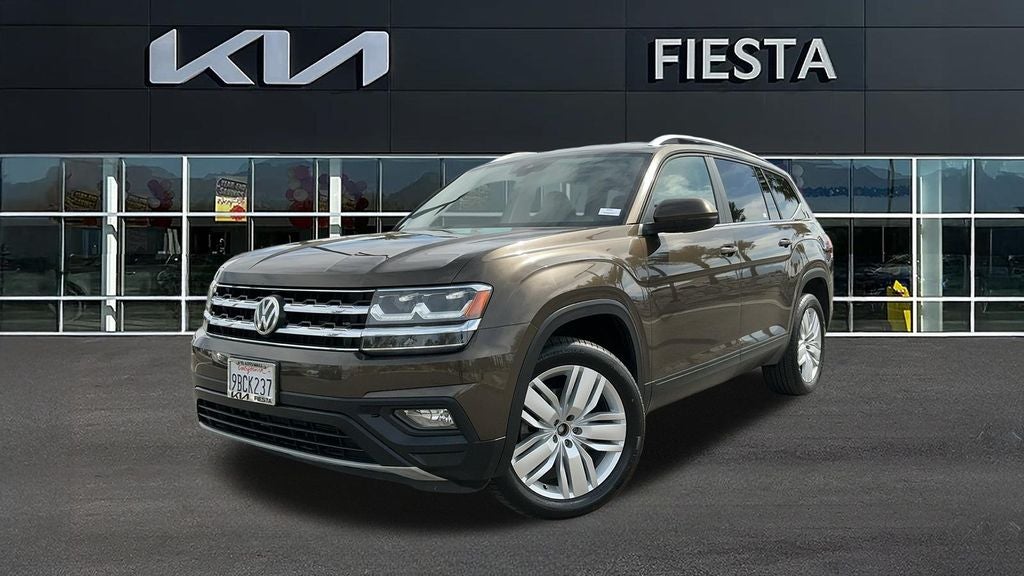 Used 2019 Volkswagen Atlas SE w/Tech with VIN 1V2WR2CA4KC555744 for sale in Indio, CA