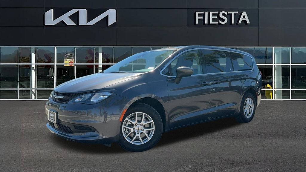 2023 Chrysler Voyager LX