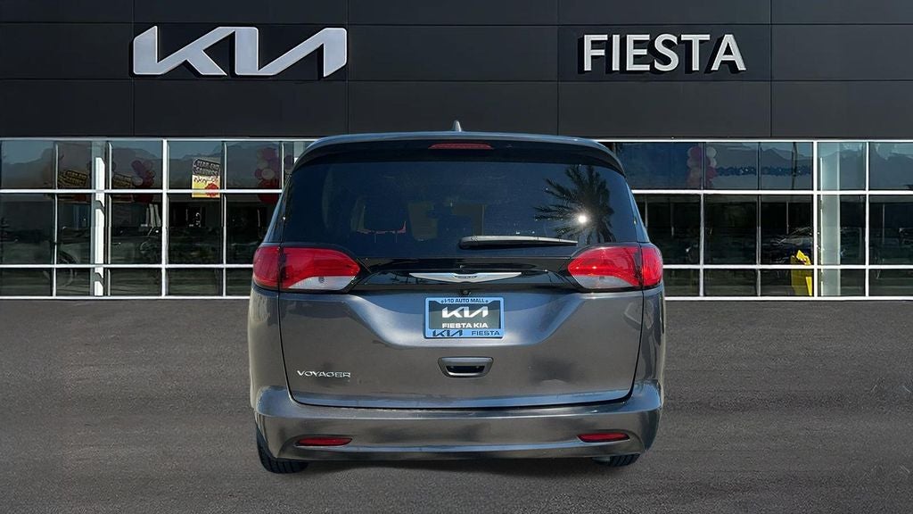 2023 Chrysler Voyager LX