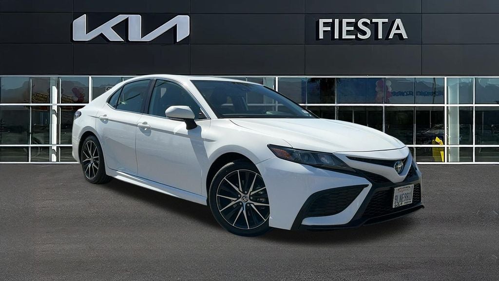 2024 Toyota Camry Hybrid SE