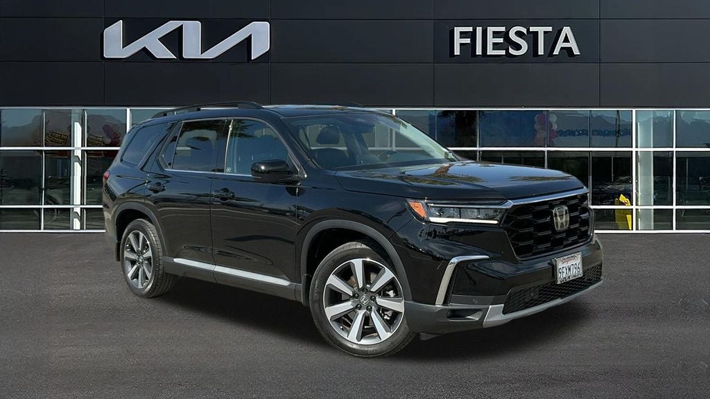 2023 Honda Pilot Touring 2WD's photo