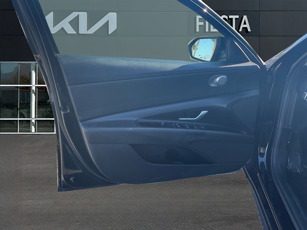 2022 Hyundai Elantra SE