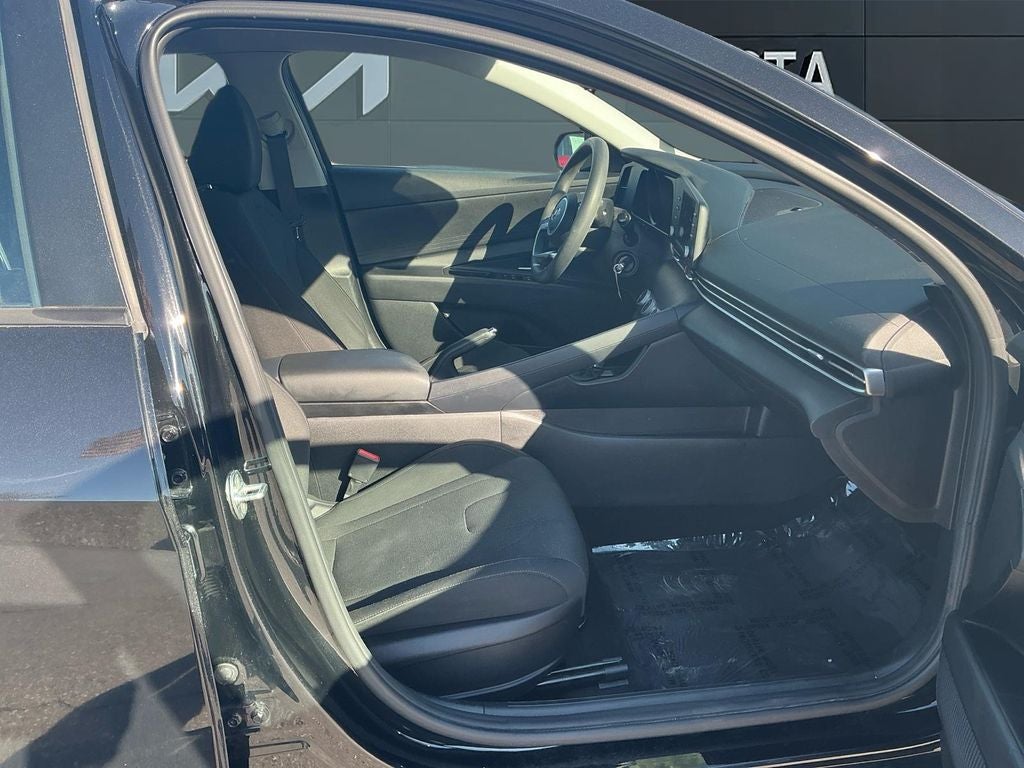2022 Hyundai Elantra SE
