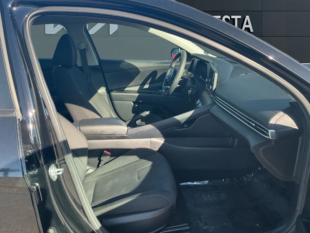 2022 Hyundai Elantra SE