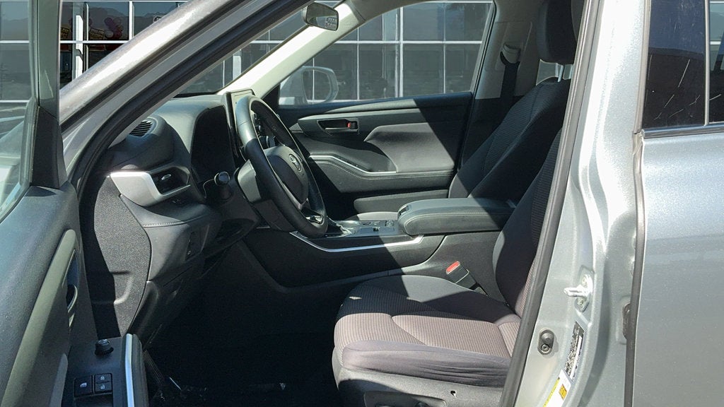 2020 Toyota Highlander LE