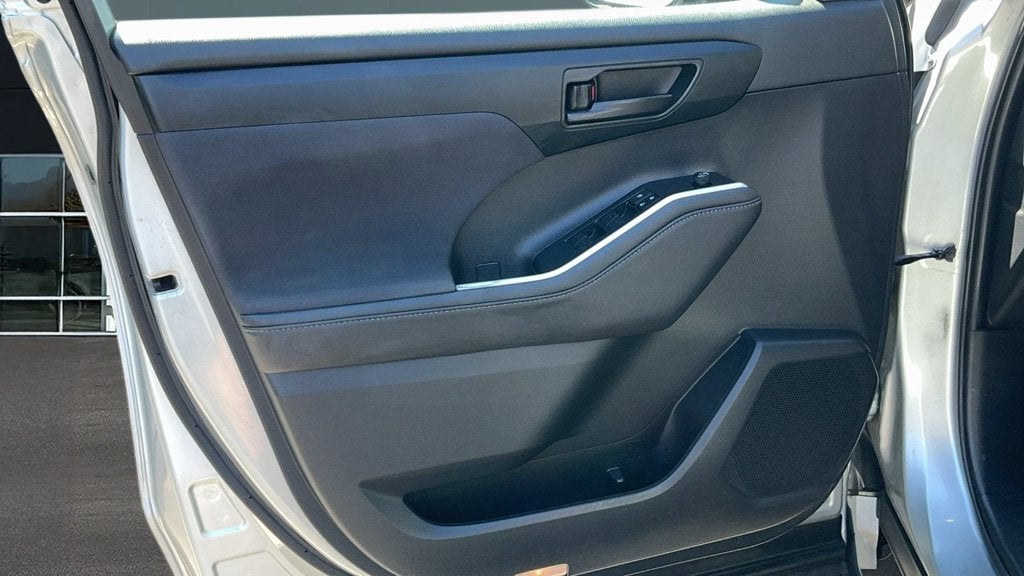2020 Toyota Highlander LE