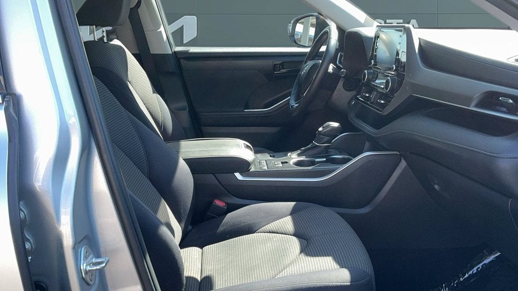 2020 Toyota Highlander LE