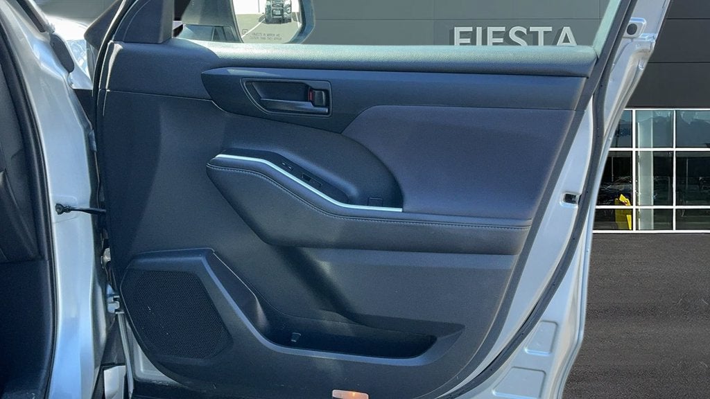 2020 Toyota Highlander LE